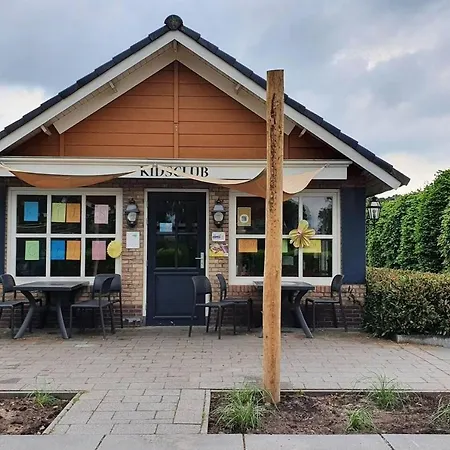 Chalet Veluwse Recreatiewoning Op Kindvriendelijk Park Voorthuizen